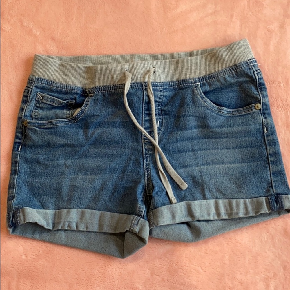 Shorts with elastic